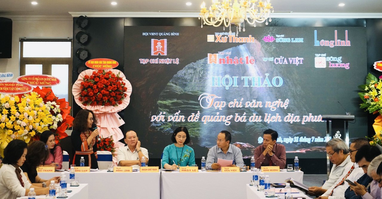 Chủ tr&igrave; hội thảo l&agrave; l&atilde;nh đạo c&aacute;c Tạp ch&iacute;: Xứ Thanh, S&ocirc;ng Lam, Hồng Lĩnh, Nhật Lệ, Cửa Việt, S&ocirc;ng Hương - Ảnh: C.N